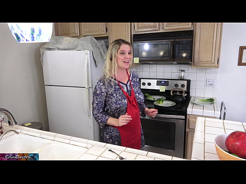 ❤️ Belle-mère qui le traie dans la cuisine avant son rendez-vous. ☑ Porno at us fr.verhentai.ru ❌️